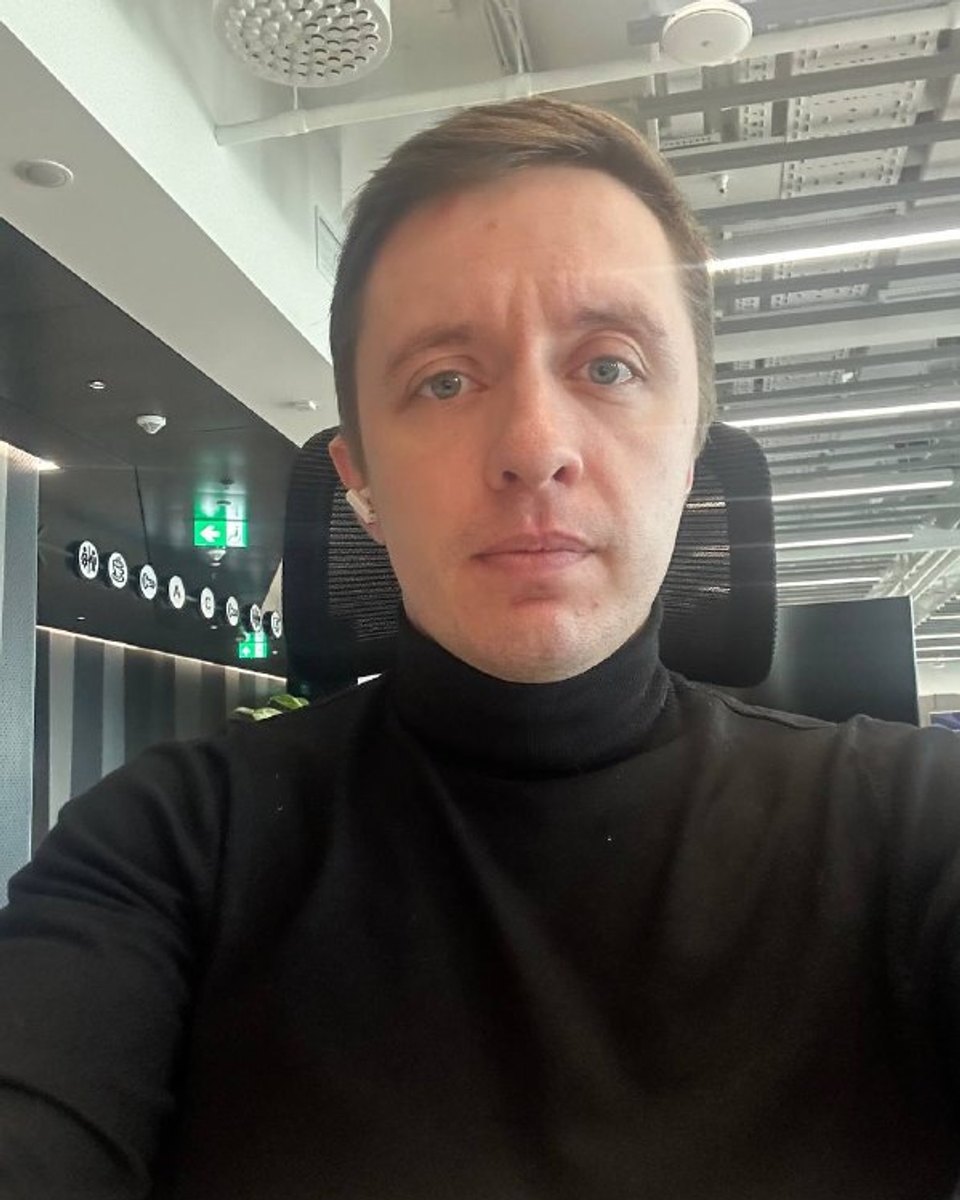 Портрет Олега Наумова